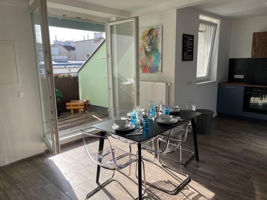 Dachgeschoss Fuer 4 Mit Terrasse * Wiedeń