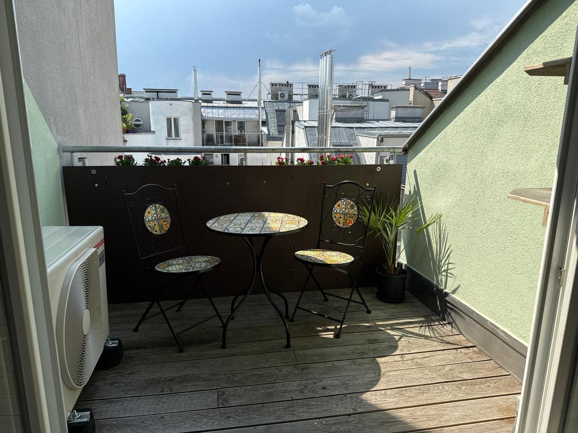 Apartament Dachgeschoss Fuer 4 Mit Terrasse Wiedeń
